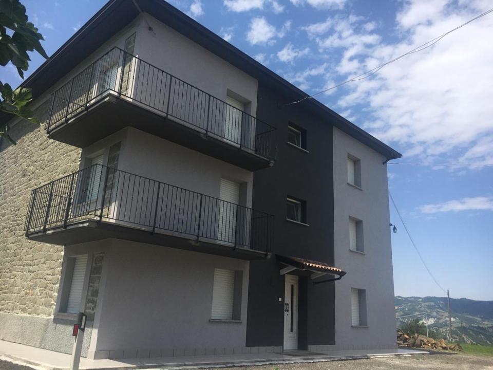 B & B Pratopiano Toano Exterior foto